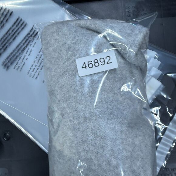 Pretty Lavish Vest Women L Large Gray Crew Neck Sleeveless Knit Acrylic Casual - Picture 7 of 7